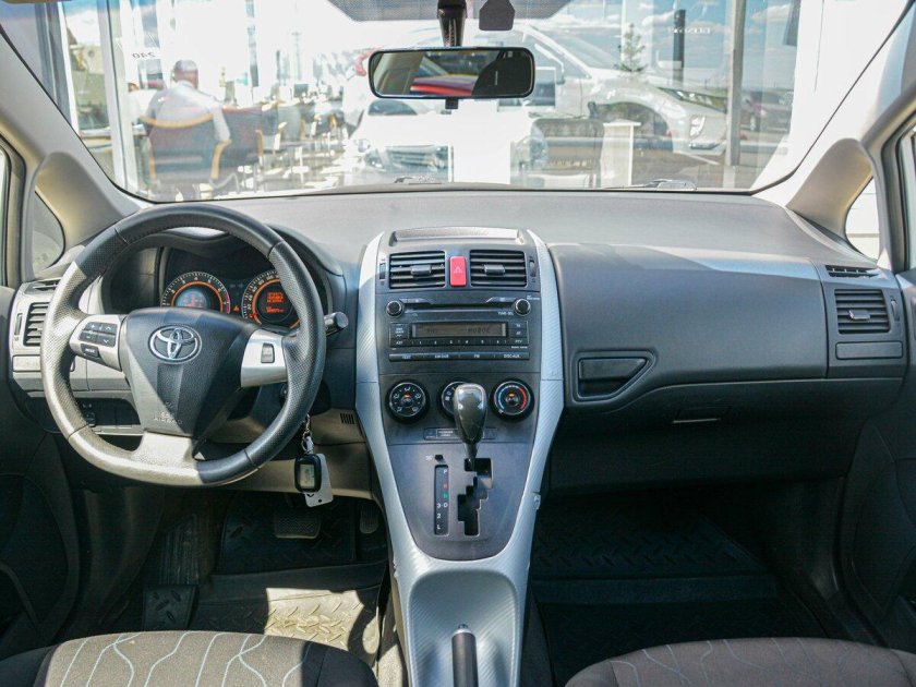 Toyota Auris 2008 салон