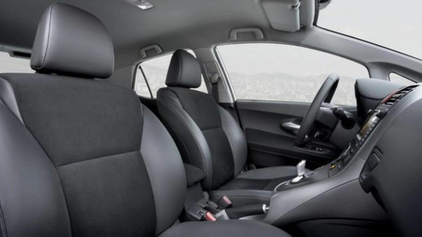 Toyota Auris салон