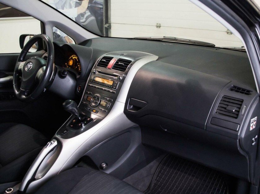 Тойота аурис 2007 салон