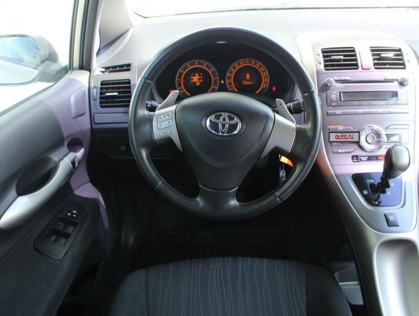Тойота аурис 2008 салон