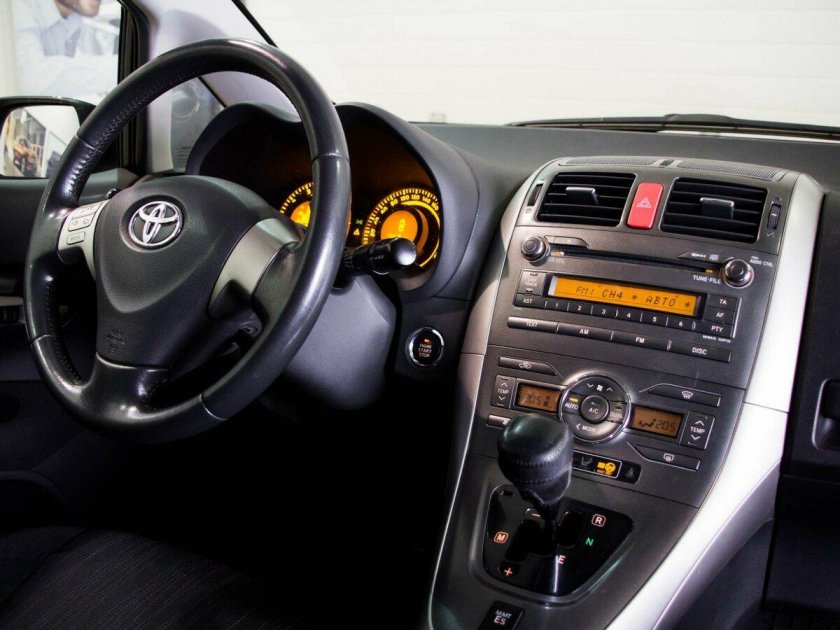 Toyota Auris 2007 салон