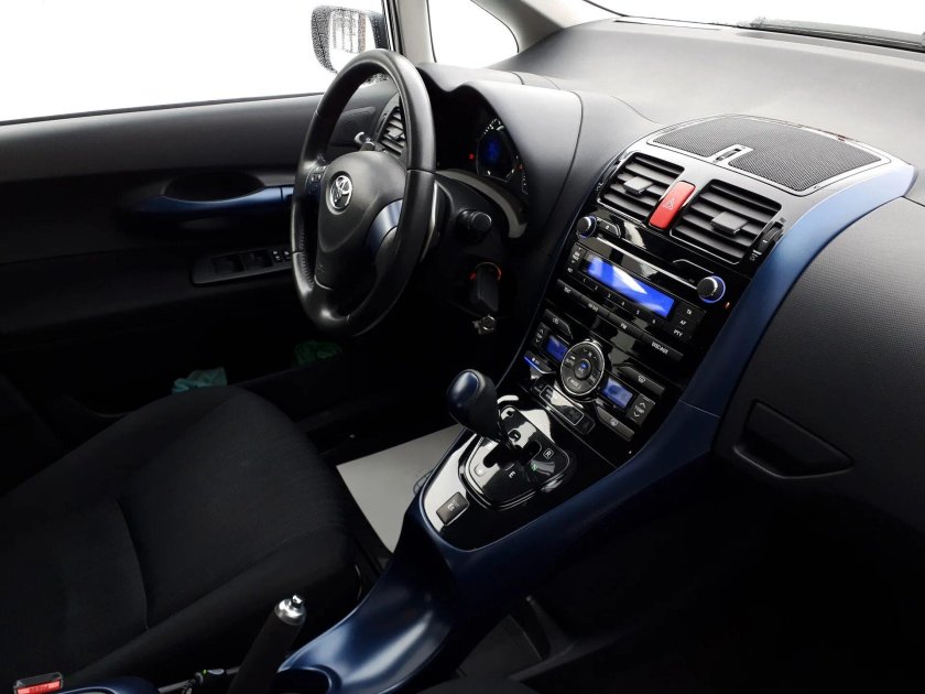 Toyota Auris 2008 салон