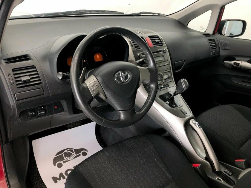 Тойота аурис 2008 салон