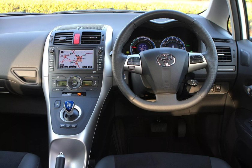 Тойота аурис 2007 салон