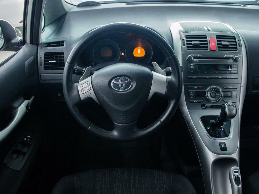 Тойота аурис 2008 салон