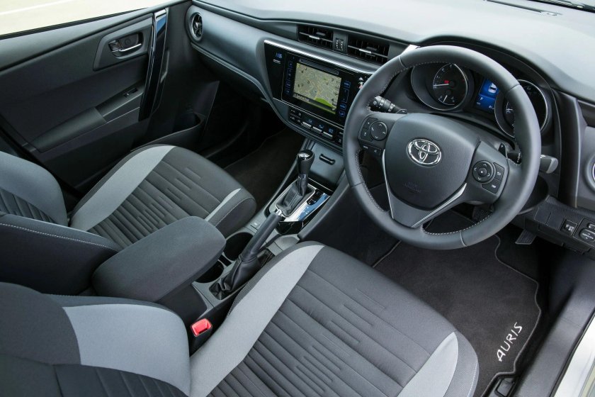 Тойота аурис 2015 салон