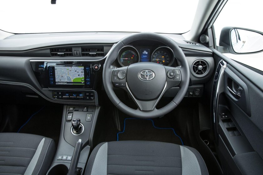 Toyota Auris Hybrid 2015