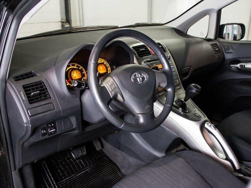 Toyota Auris 2007 салон