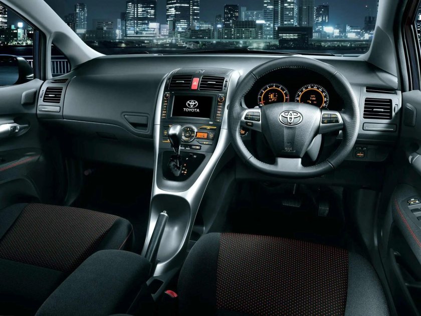 Тойота аурис 2009