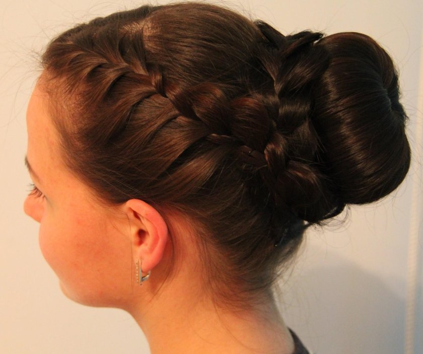 Прическа шишка