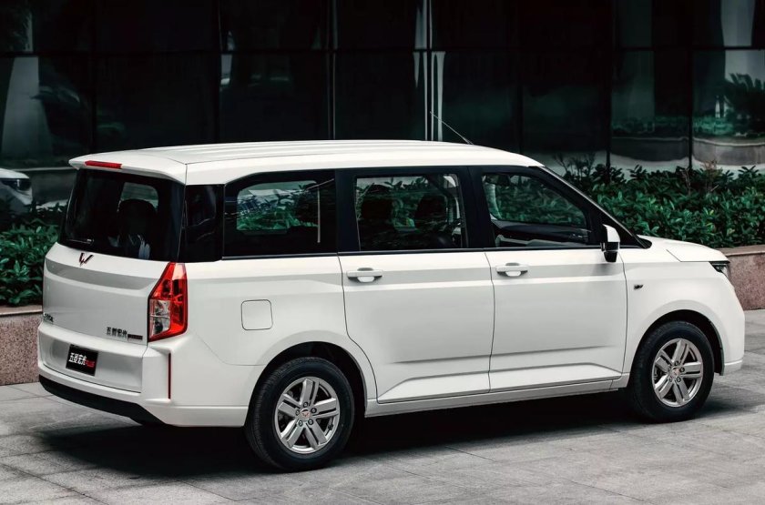 Китайский компактвэн Wuling Hongguang