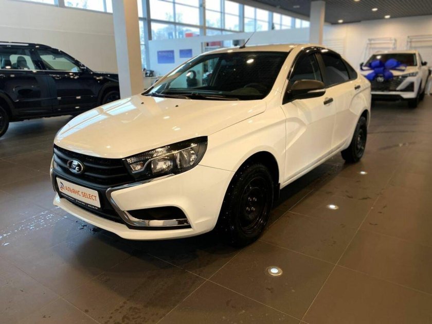 Белая лада веста