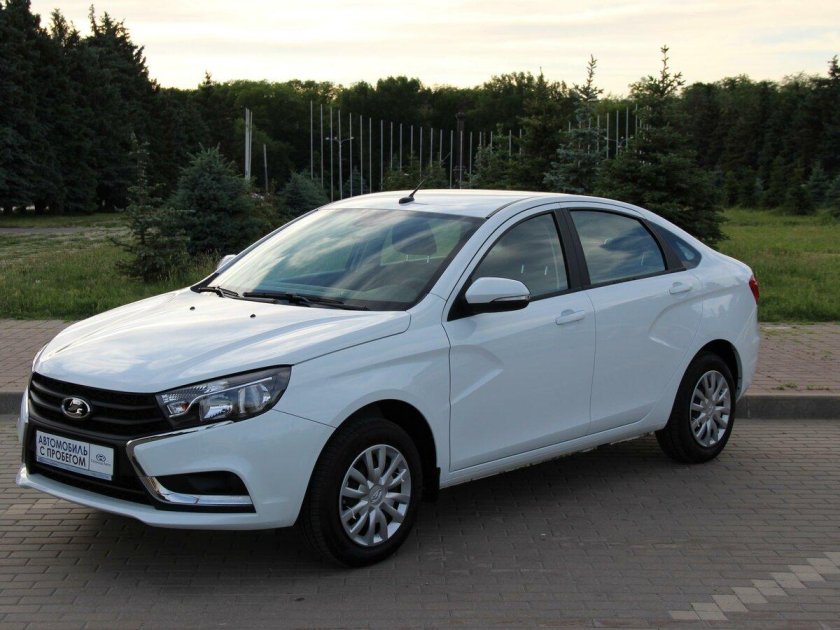 Лада Веста седан 2021 белая