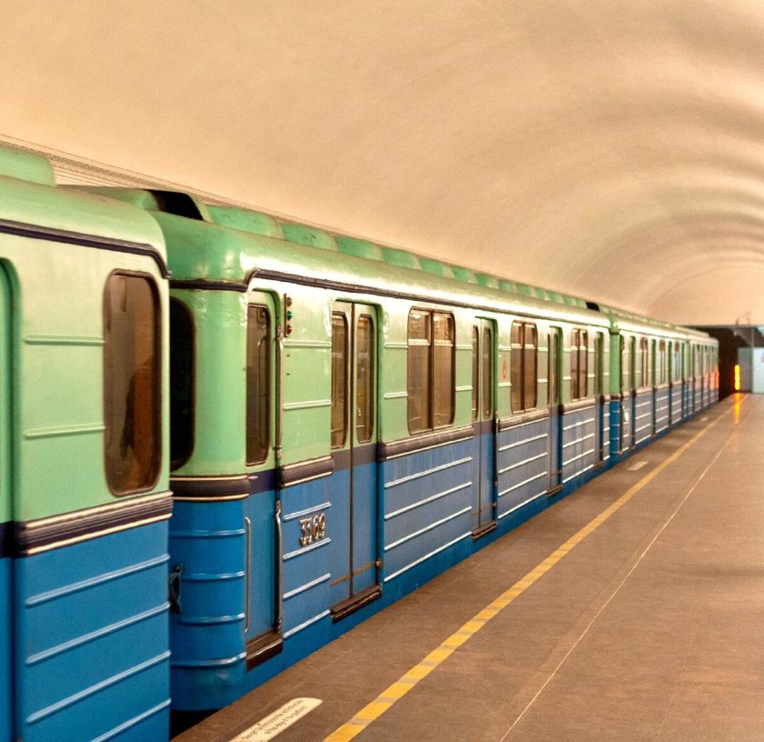 Поезд метро