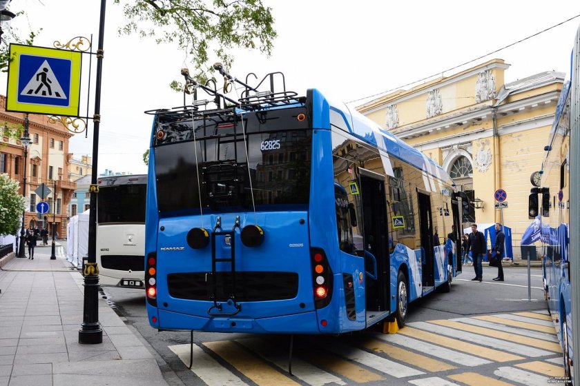 Троллейбус КАМАЗ 62825