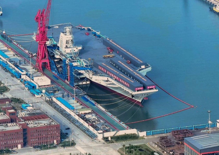 Китайский авианосец Фуцзянь