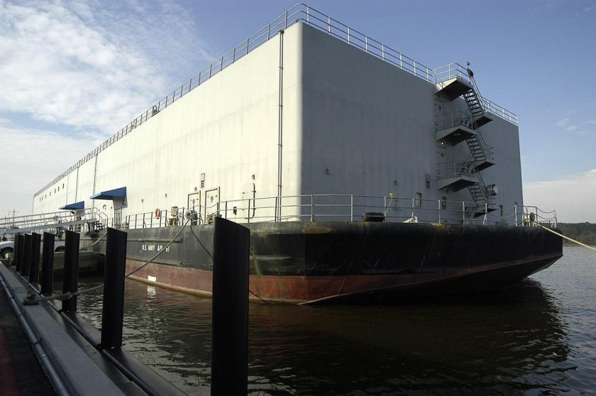 Баржа плавучая казарма