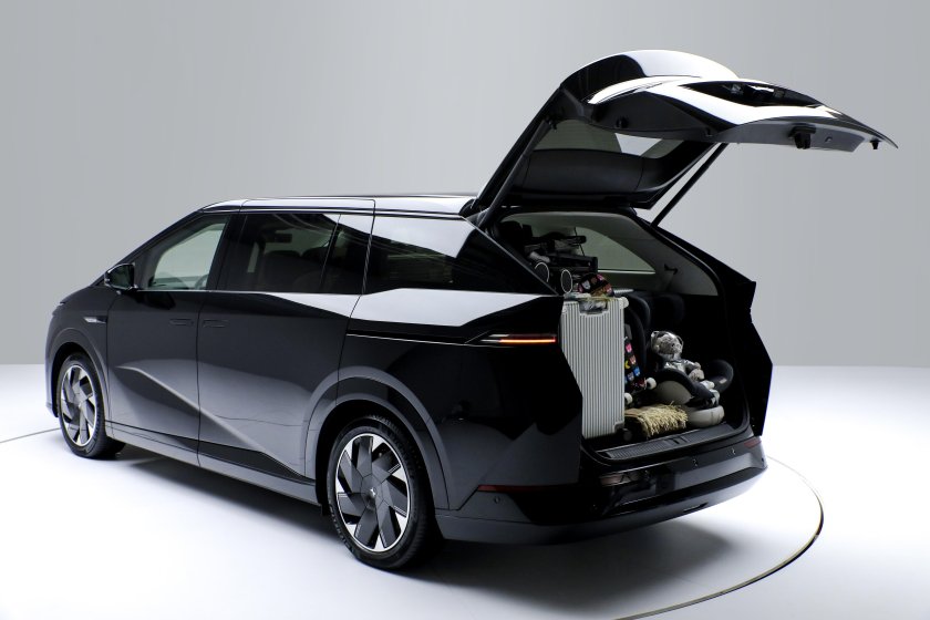 Китайский электро минивэн