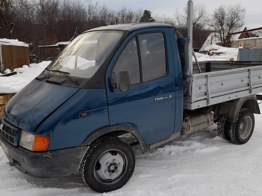 Газель старенькая бортовая