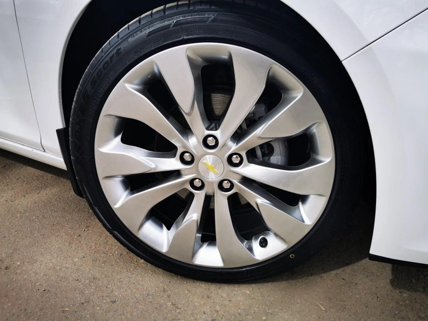 Шевроле Малибу на дисках