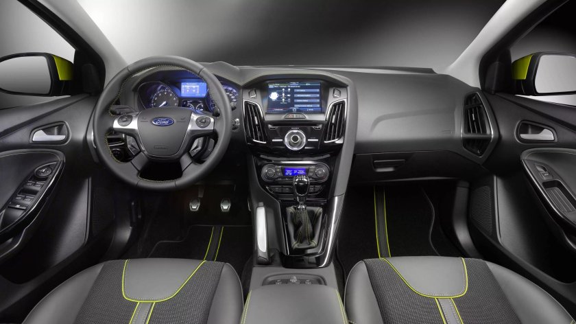 Ford Focus 2011 седан салон