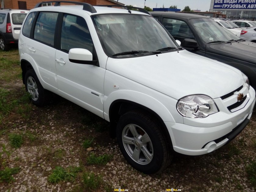 Белая Нива Шевроле Люкс