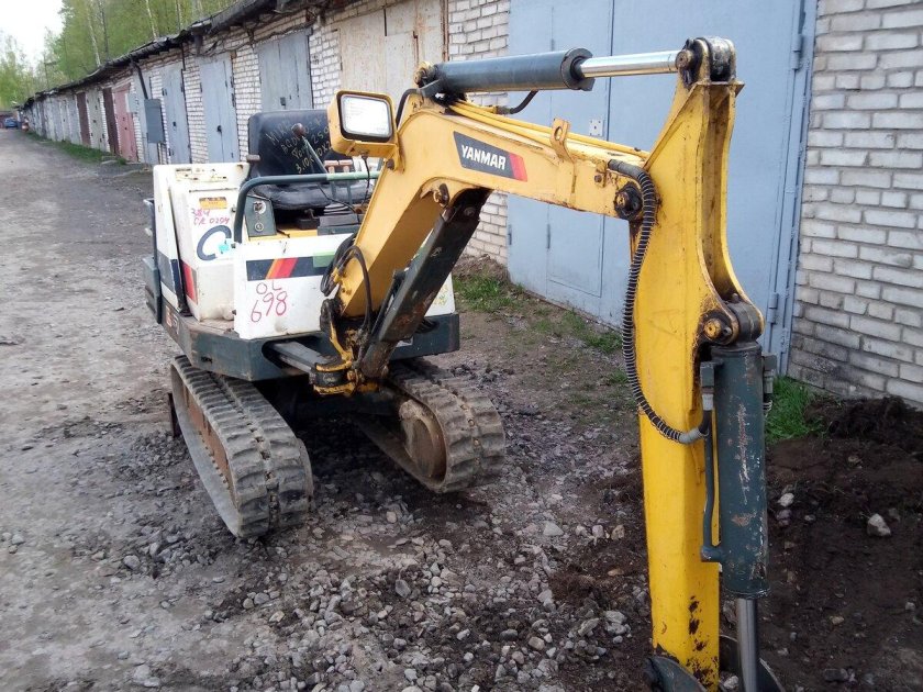 Японский мини экскаватор