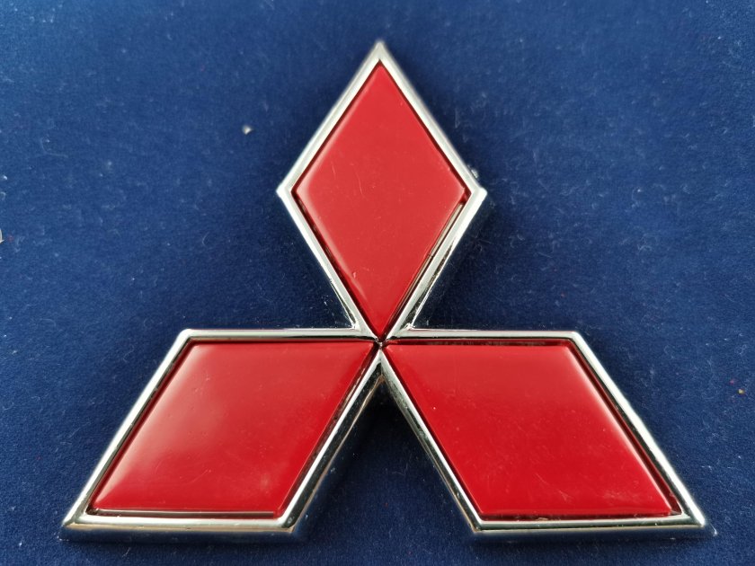Mitsubishi логотип