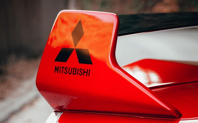 Логотип Митсубиси