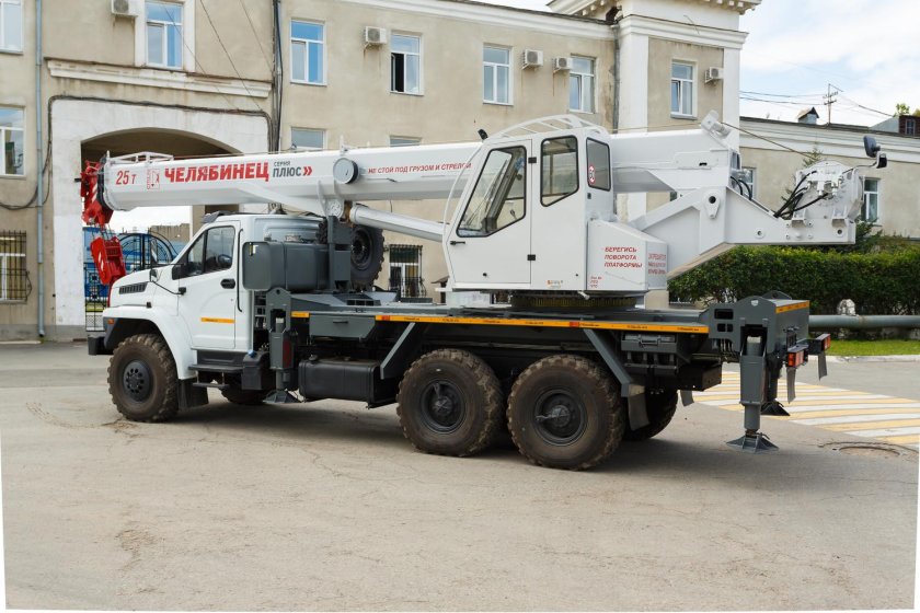 Автокран Челябинец 25