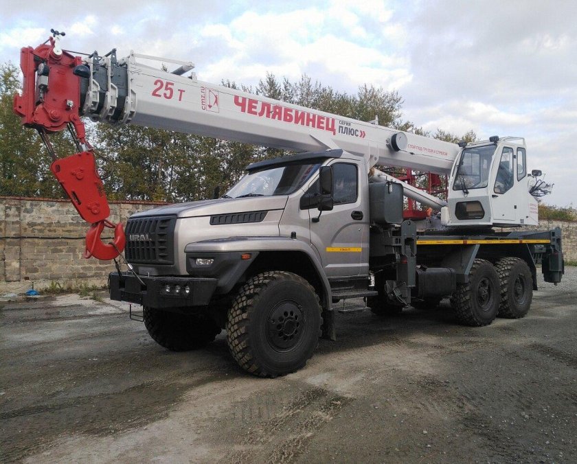Автокран Челябинец 25 тонн на базе Урал Некст