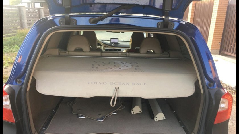 Шторка багажника Вольво хс70