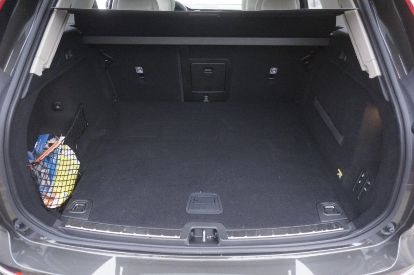 Ширина багажника Вольво хс60