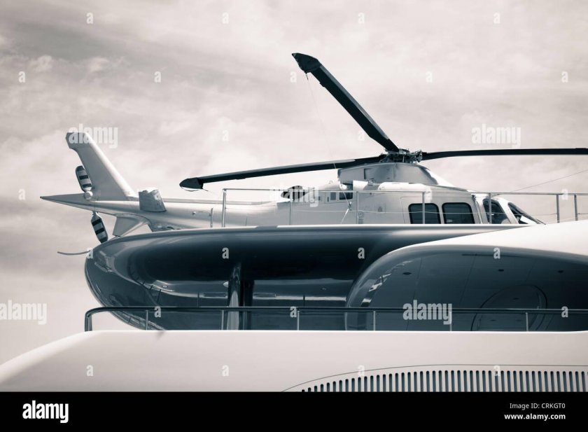 Яхта с вертолетом