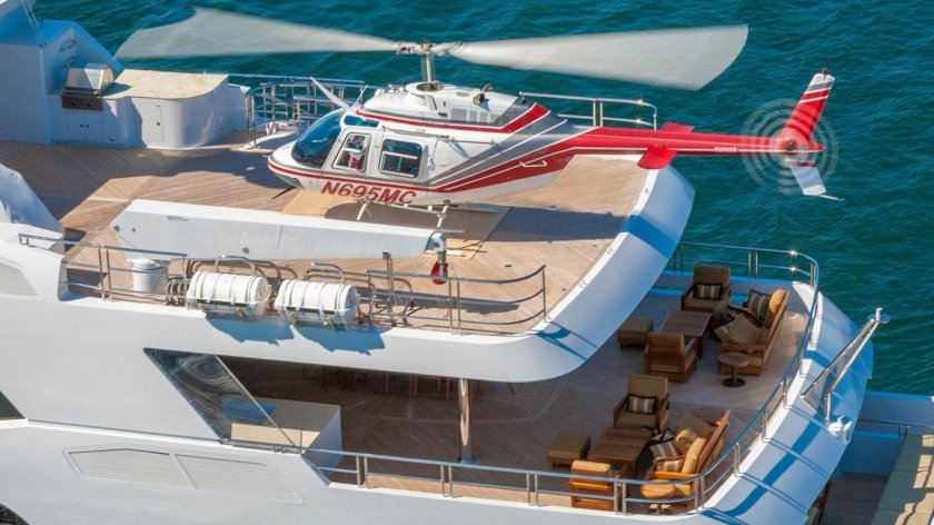 Яхта Скайфолл