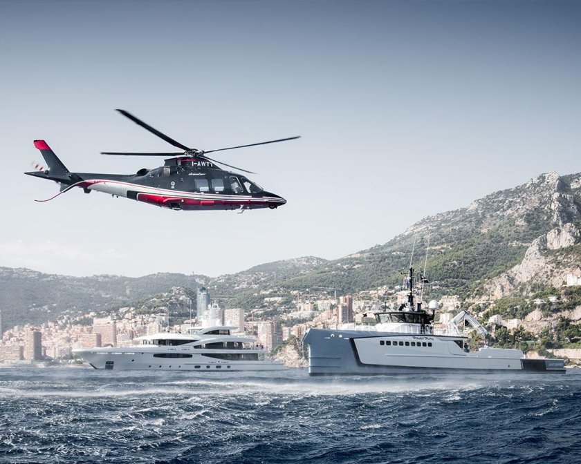 Яхта с вертолетом