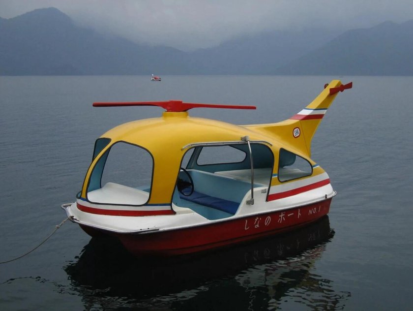 Яхта с вертолетом