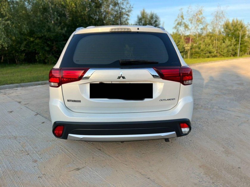 Подсвечиваются ли кнопки на двери Мицубиси Аутлендер lll