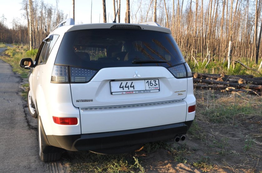 Mitsubishi Outlander XL 2010 сзади