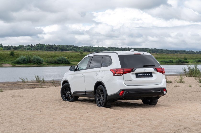 Митсубиси Аутлендер 2021