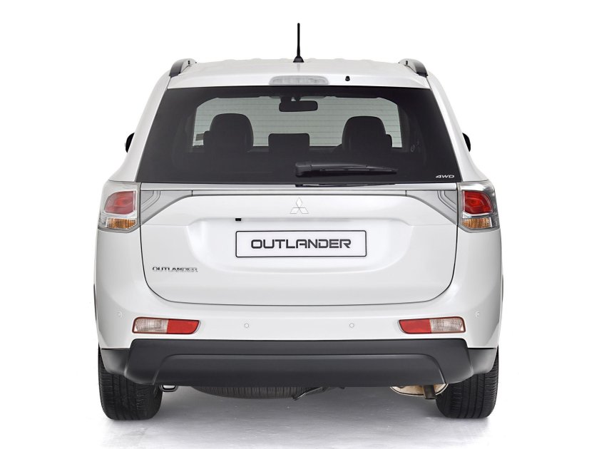 Митсубиси Аутлендер 2014 сзади