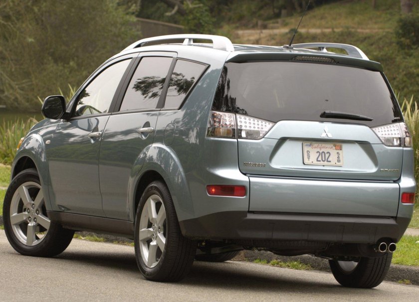 Mitsubishi Outlander XL 2010 сзади
