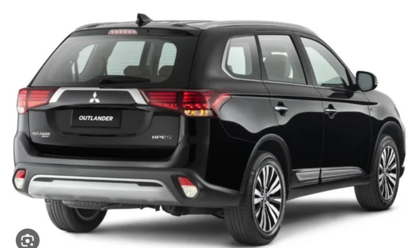 Митсубиси Аутлендер 2018 сзади