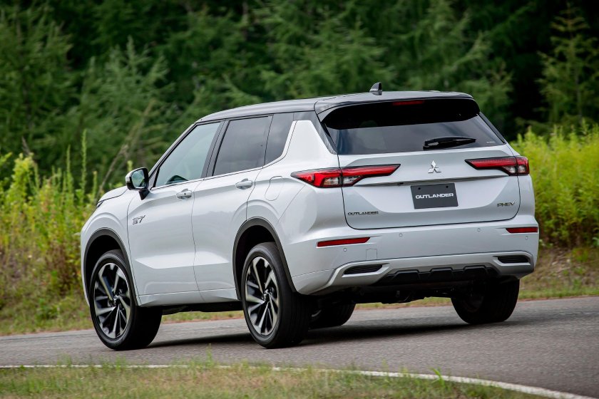 Митсубиси Аутлендер 2022