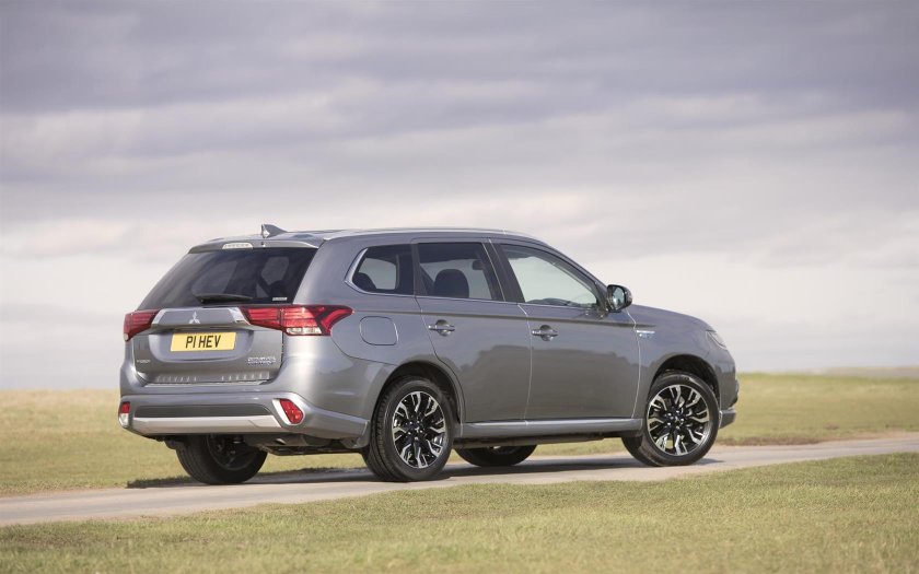 Митсубиси Аутлендер 2013