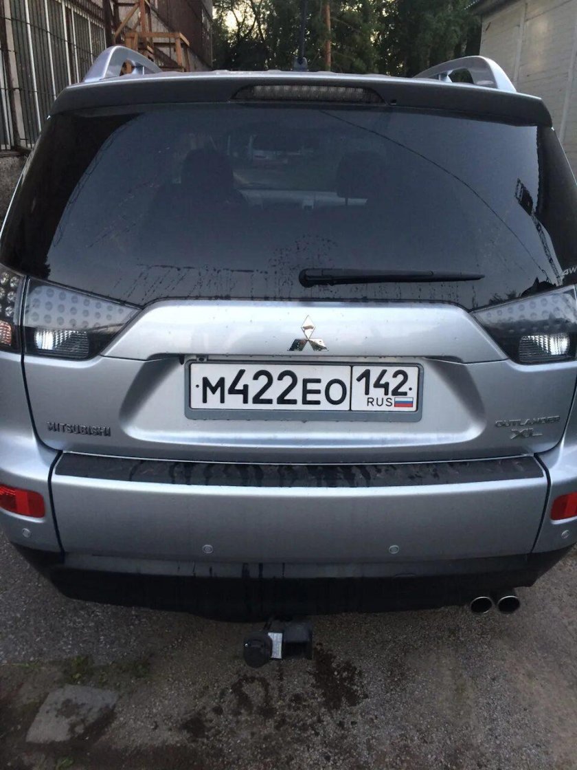 Mitsubishi Outlander XL 2010 сзади