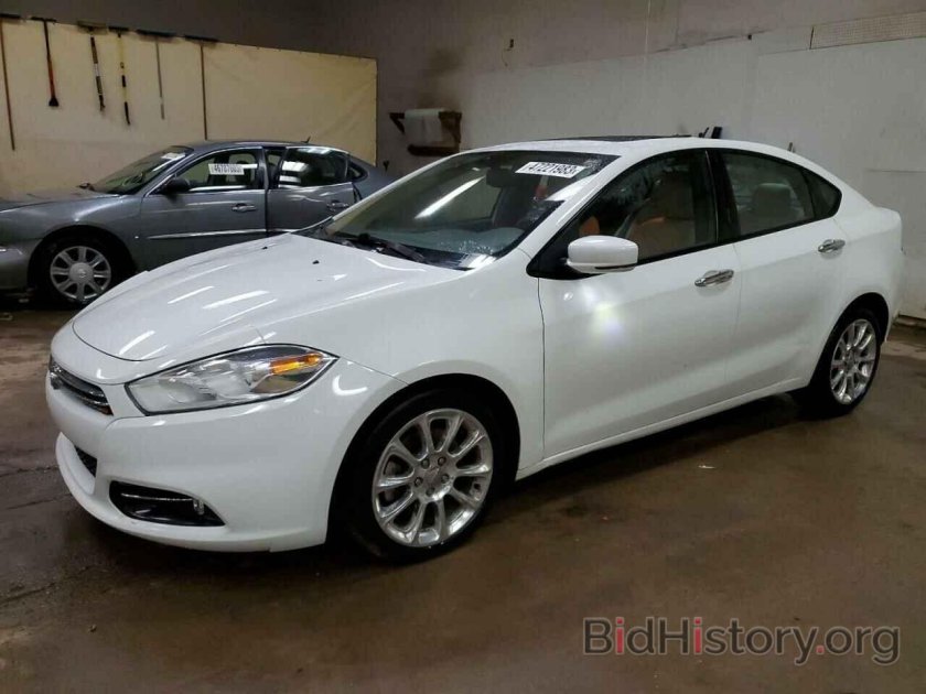 Передний стекло dodge Dart 2013