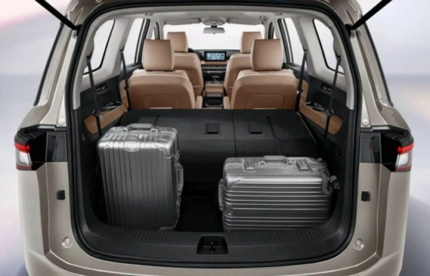 Китайский 7 местный автомобиль