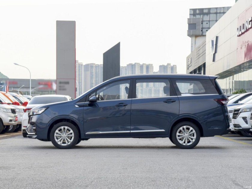 Китайский 7 местный минивэн