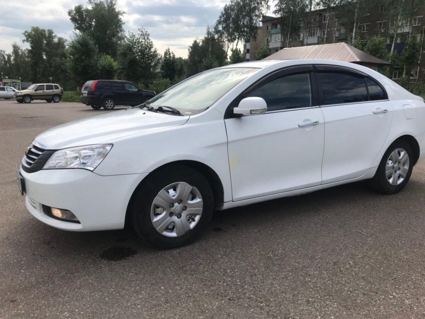 Белый geely emgrand